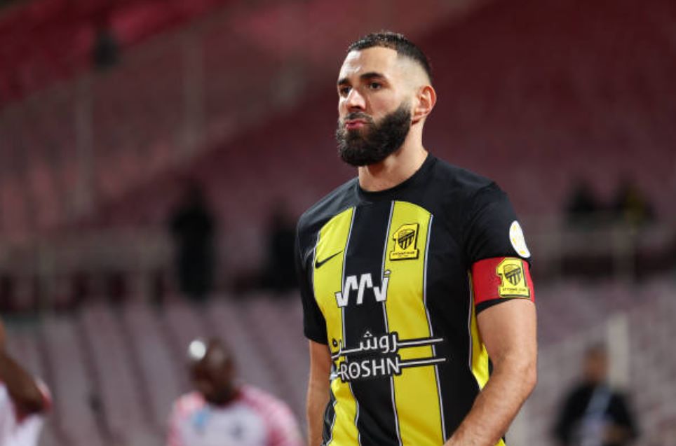 Benzema hạnh phúc với quyết định chia tay Real.